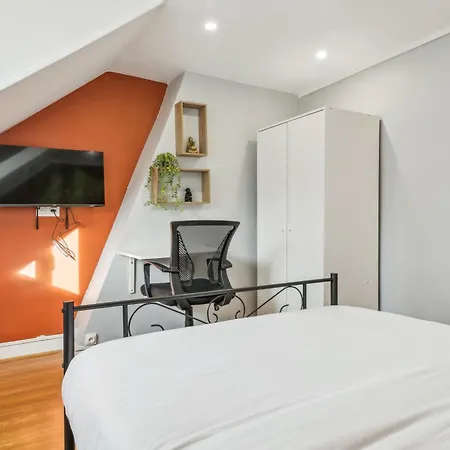 Chic And Comfortable Apartment *